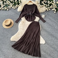 Ensemble deux pièces tricoté haut de gamme style décontracté pour femme, avec haut à manches longues et jupe mi-longue taille haute amincissante, idéal pour l'automne