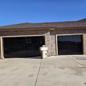Portes de garage sectionnelles automatiques isolées sur mesure en acier moussé à double paroi à rupture de pont thermique pour villas, fabriquées aux États-Unis (<span class=keywords><strong>CA</strong></span>) - Product Image 4