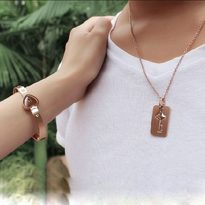 Bijoux plaqué or pour la Saint-Valentin assortis avec fermoir en forme de cœur pour couple Ensemble de bracelets et de colliers avec pendentif clé pour hommes et femmes filles - Product Image 6