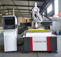 Machine de routeur CNC ATC 1325 avec 12 changeurs d'outils automatiques sous portique à grande vitesse