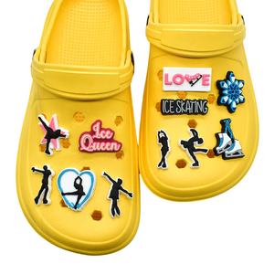 Popular deportes mujeres baratija zapatos de baile decoraciones al por mayor Yoga Ballet patinaje artístico PVC zuecos accesorios zapatos encantos - Product Image 1