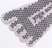 Nouvelles chaussettes d'équipage souples avec 5 orteils chaussettes de yoga à cinq doigts tricotées pour le logo de danse et de Pilates de fitness sur le fond