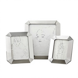 Marco de Fotos Metálico Moderno con Opciones de Color Personalizables, Ecológico y Duradero para Capturar Momentos Preciados - Product Image 1
