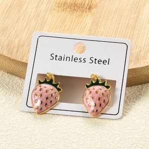 1 paire de boucles d'oreilles en acier inoxydable en forme de fraise pour femmes et filles, boucles d'oreilles pendantes colorées et mignonnes, bijoux tendance et charmants, cadeau - Product Image 6