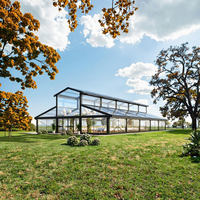Tente de réception transparente pour mariage, structure en verre et métal noir, 30 x 50 m, capacité 150-200 personnes, structures à portée libre, tente orangerie pour événements