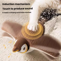 Jouet pour chat électrique avec oiseau qui bat des ailes, mouvements automatiques des ailes, son réaliste d'oiseau qui chiaie, en polyester, pour l'exercice des chats d'intérieur