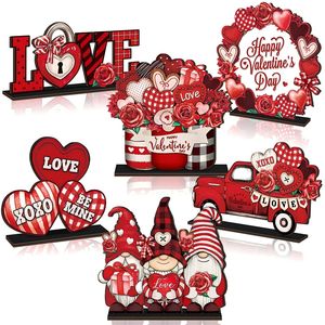 Ensemble de six décorations artisanales en bois en forme de cœur de rose pour la Saint-Valentin, pour la décoration de table - Product Image 1