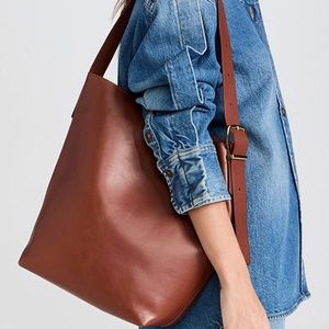 Bolso Tote de Cuero Vintage Personalizado de un Solo Hombro para Mujer, con Correa Ajustable, Impermeable, Tipo Cubo, Cierre Magnético, Otoño - Product Image 2