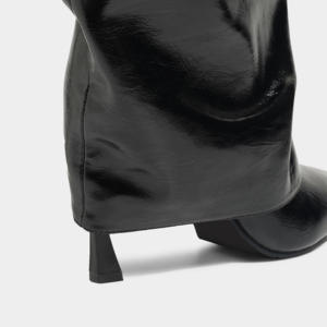 بوت شتوي طويل حتى الركبة على الطراز الغربي، بتصميم عصري مكشكش من الجلد اللامع بكعب عالٍ رفيع ومقدمة مدببة، مع سحاب للإغلاق ويزيد من الطول - Product Image 5