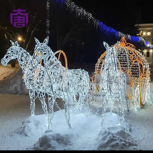Esculturas de Luces Navideñas Personalizadas con Diseño de Carruaje, Adaptables en Tamaño, Diseño de Ruedas y Estilo de Iluminación para Centros Comerciales, Hoteles y Parques - Product Image 4