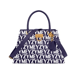 กระเป๋าถือหรูหราสำหรับผู้หญิง หนัง PU แฟชั่นใหม่ กระเป๋าสะพายข้างพร้อมโลโก้พิมพ์ลายตามสั่ง - Product Image 4