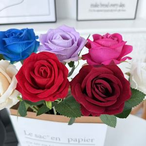 Lot <span class=keywords><strong>de</strong></span> 50 roses rouges artificielles réalistes faites à la main en soie, idéal pour centres <span class=keywords><strong>de</strong></span> table <span class=keywords><strong>de</strong></span> mariage, bouquets <span class=keywords><strong>de</strong></span> <span class=keywords><strong>mariée</strong></span>, Saint-Valentin - Product Image 5