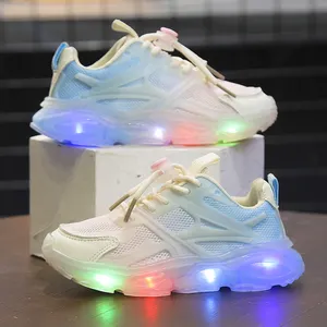 Sapatos de criança led com logotipo personalizado, sapatos esportivos brancos com luz de led para bebês crianças meninos e meninas casuais caminhada