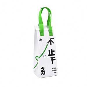 Bolsa Térmica Aislante Personalizada de Tela No Tejida con Patrón de Letras, Embalaje Reciclable para Té con Leche, Venta al Por Mayor - Product Image 1