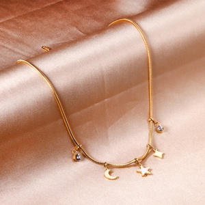 Collar Ason con Diseño Nuevo y Lujoso, Cadena Triple con Luna y Estrella, Zirconia, Chapado en Oro de 18K, Acero Inoxidable, para Fiesta - Product Image 5