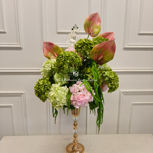 Elegante Arreglo Floral Artificial <span class=keywords><strong>de</strong></span> Hortensias Verdes y Rosas, Orquídeas Blancas y Flores Exóticas sobre un Soporte Dorado - Product Image 3