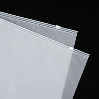 Sacs en PE transparents mats à fermeture éclair fabriqués par le fabricant, sacs auto-scellants pour vêtements, emballage de rangement pour vêtements, logos personnalisables