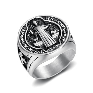 Nouvel arrivage Bijoux hip-hop tendance 18 carats Bague rétro en acier inoxydable pour hommes avec tablette exorciste Saint Benoît - Product Image 4