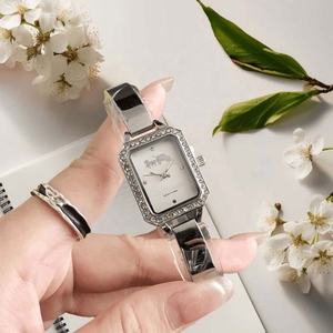 Reloj de Cuarzo para Hombre con Caja de Aleación de 40 mm, Correa de Silicona y Diseño de Dibujos Animados - Product Image 2