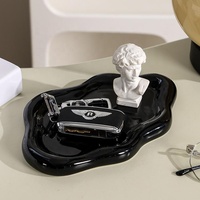 Plateau à bijoux décoratif en céramique fait main en forme de nuage irrégulier, plat de présentation créatif esthétique INS noir et rouge pour le rangement des bijoux