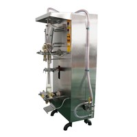 Machine d'étiquetage et d'emballage automatique verticale pour sachets de jus de fruits liquides de forme irrégulière avec moteur