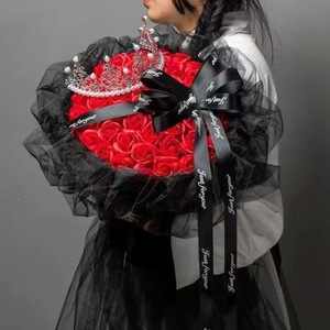 Bouquet di Rose <span class=keywords><strong>per</strong></span> Fidanzata, <span class=keywords><strong>Fidanzato</strong></span>, <span class=keywords><strong>San</strong></span> <span class=keywords><strong>Valentino</strong></span>, Compleanno, Festa della Mamma, <span class=keywords><strong>Regali</strong></span> di Laurea; Fiori di Sapone Eterni Fatti a Mano - Product Image 6