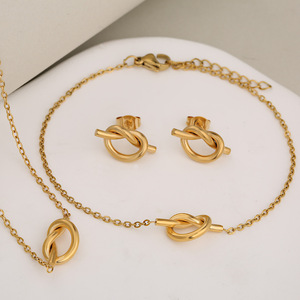 Nouvel ensemble de bijoux minimaliste en forme de nœud de cœur - Collier, bracelet et boucles d'oreilles en acier inoxydable, collection assortie de trois pièces - Product Image 1