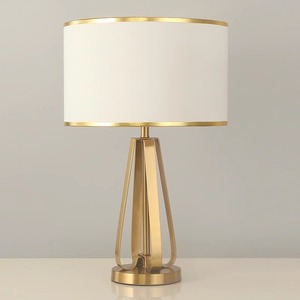 Nordique européen Simple moderne bureau lampe de chevet corps en fer chaud avec lumière de luxe pour chambre salon échantillon maison meubles - Product Image 6