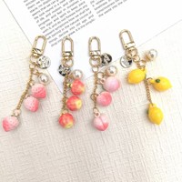 Breloque créative en plastique en forme de fruit, porte-clés, sangle de téléphone, accessoire de sac à dos - Vente en gros disponible, style élégant pour femme de bureau