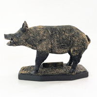 Statue de trophée de sanglier sauvage en résine sur mesure Sus Scrofa avec des crocs