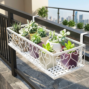Support de plantes succulentes en métal blanc avec design suspendu pour pots de fleurs de jardin, style moderne, finition thermolaquée - Product Image 1