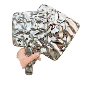 Miroir de Maquillage Portable Avancé pour Salon de Coiffure, Miroir Rétro Portable avec Poignée, Miroir d'Observation de Haute Qualité pour Salon de Coiffure - Product Image 4