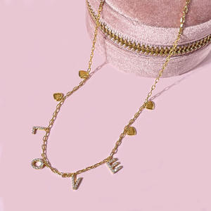 Collar fino de moda con dijes de corazón y letras personalizadas al por mayor para mujer - Product Image 3
