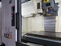 Centre d'usinage Yongjin YCM FV102A original Fraiseuse CNC Traitement des métaux d'occasion Système Fanuc 3 axes Prix 102