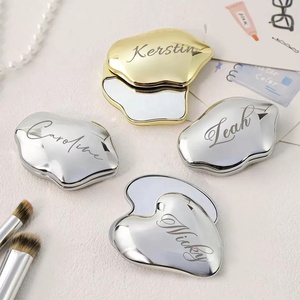 Promozionale in lega di metallo cuore semplice trucco specchio argenteo con logo personalizzato inciso al Laser - Product Image 1