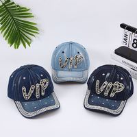 Topi Baseball Wanita Denim VIP Berhias Huruf Rhinestone, Topi Jeans Berkilau Distressed yang Dapat Disesuaikan untuk Luar Ruangan, Berbagai Warna