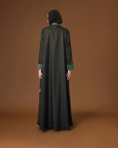 Abaya maxi musulmane élégante pour le Ramadan et l'Aïd, verte, brodée, à col haut ouvert, vert foncé - Product Image 2