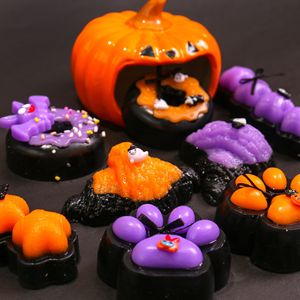 Nuevo Juguete Comestible de Halloween, Figura de Gato Suave y Adorable en Forma de Croissant, Juguete Antiestrés Schylling - Product Image 1