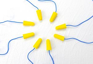 سدادات أذن للنوم عالية الجودة من Earmor NRR33 لتقليل الضوضاء، سدادات أذن صناعية آمنة للاستخدام مرة واحدة مع حبل - Product Image 3