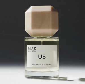 Etichetta Adesiva Personalizzata in Metallo con Logo Trasparente Impermeabile <span class=keywords><strong>per</strong></span> Bottiglie <span class=keywords><strong>di</strong></span> Profumo in <span class=keywords><strong>Vetro</strong></span> e <span class=keywords><strong>Barattoli</strong></span> <span class=keywords><strong>di</strong></span> Candele - Product Image 2