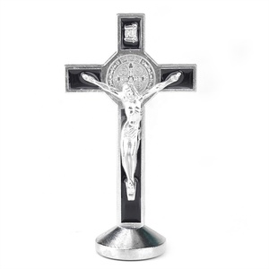 Petite <span class=keywords><strong>statue</strong></span> de Jésus 80x42mm, crucifix sur pied, aimant métallique, crucifix de voiture Saint Benoît, <span class=keywords><strong>statue</strong></span> avec base - Product Image 3