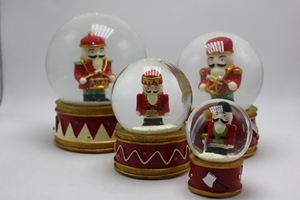 2024 nouveau créatif polyrésine/résine nativité boule à neige boîte à musique société noël <span class=keywords><strong>casse</strong></span>-<span class=keywords><strong>noisette</strong></span> soldats boule à neige - Product Image 6