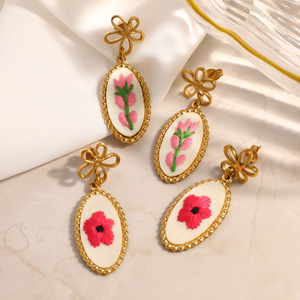 SUMMLY - Pendientes Colgantes <span class=keywords><strong>con</strong></span> Bordado Floral Vintage, Chapados en Oro <span class=keywords><strong>de</strong></span> 18K, Acero Inoxidable Hipoalergénico, Pendientes <span class=keywords><strong>de</strong></span> <span class=keywords><strong>Flores</strong></span>, Joyería <span class=keywords><strong>de</strong></span> <span class=keywords><strong>Moda</strong></span> - Product Image 5
