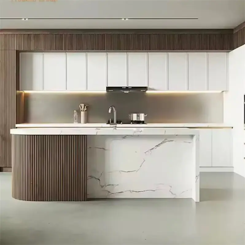خزانة مطبخ CBMmart حديثة مخصصة من رقائق الخشب المضلع والورنيش مع طاولة رخامية