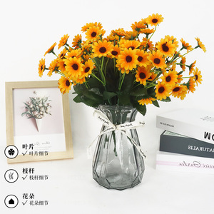 Bouquet de tournesols artificiels à 7 têtes, fleurs en soie, décoration de mariage, toile de fond de scène, jaune, 10cm-30cm - Product Image 3
