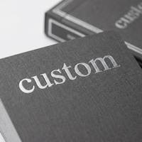 Cartes à jouer personnalisées pour la publicité financière, finition mate, feuille d'argent, résistantes à l'eau, jeu de poker, papier à âme bleue, pour entreprises