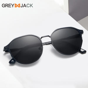 Gafas de Sol de Piloto para Hombre Grey Jack, Montura Completa, Lentes TAC UV400 Antideslumbrantes, Montura Dorada y Negra - Product Image 1