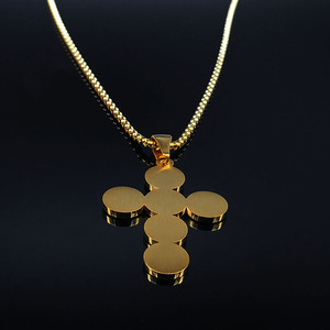 Colar com Pingente de Cruz Banhado a Ouro, Corrente Figaro de Aço Inoxidável, Crucifixo de São Bento para Homens - Product Image 4