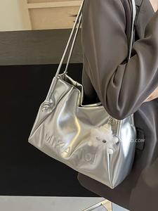 Women's <b>handbags</b>, soft material, <b>unique</b> letter print, fashionable women's bags, large capacity design, meet daily needs - Product Image 4