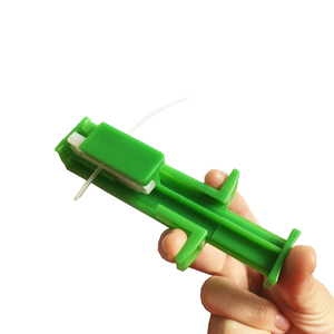 Pinces à cordon ombilical jetables au design unique et breveté avec verrou de sécurité - Product Image 1